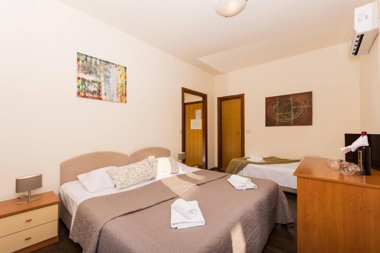 Bed and Breakfast Vila Liza Трогір Екстер'єр фото